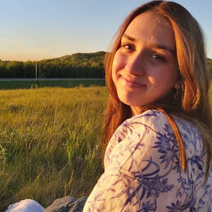 Meet your Posher, Danika